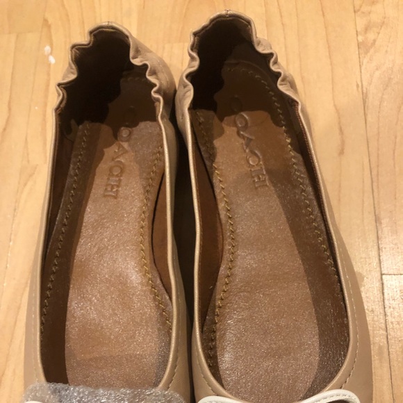 Coach flat - Picture 2 of 4